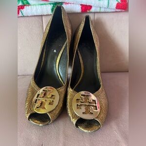 Tory Burch Gold peep toe Julianne wedges leather sz 7.5 logo